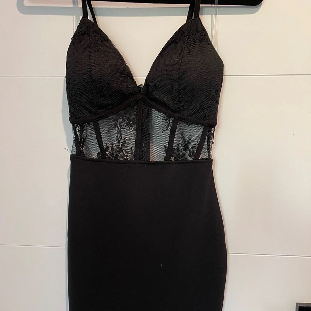 Little black lace detail dress - Picture 7 of 13